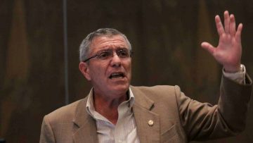 Asambleísta_Fausto_Cobo_en_su_intervención_en_la_sesión_No.-_201_del_Pleno_de_la_Asamblea_Nacional_8186269436-scaled