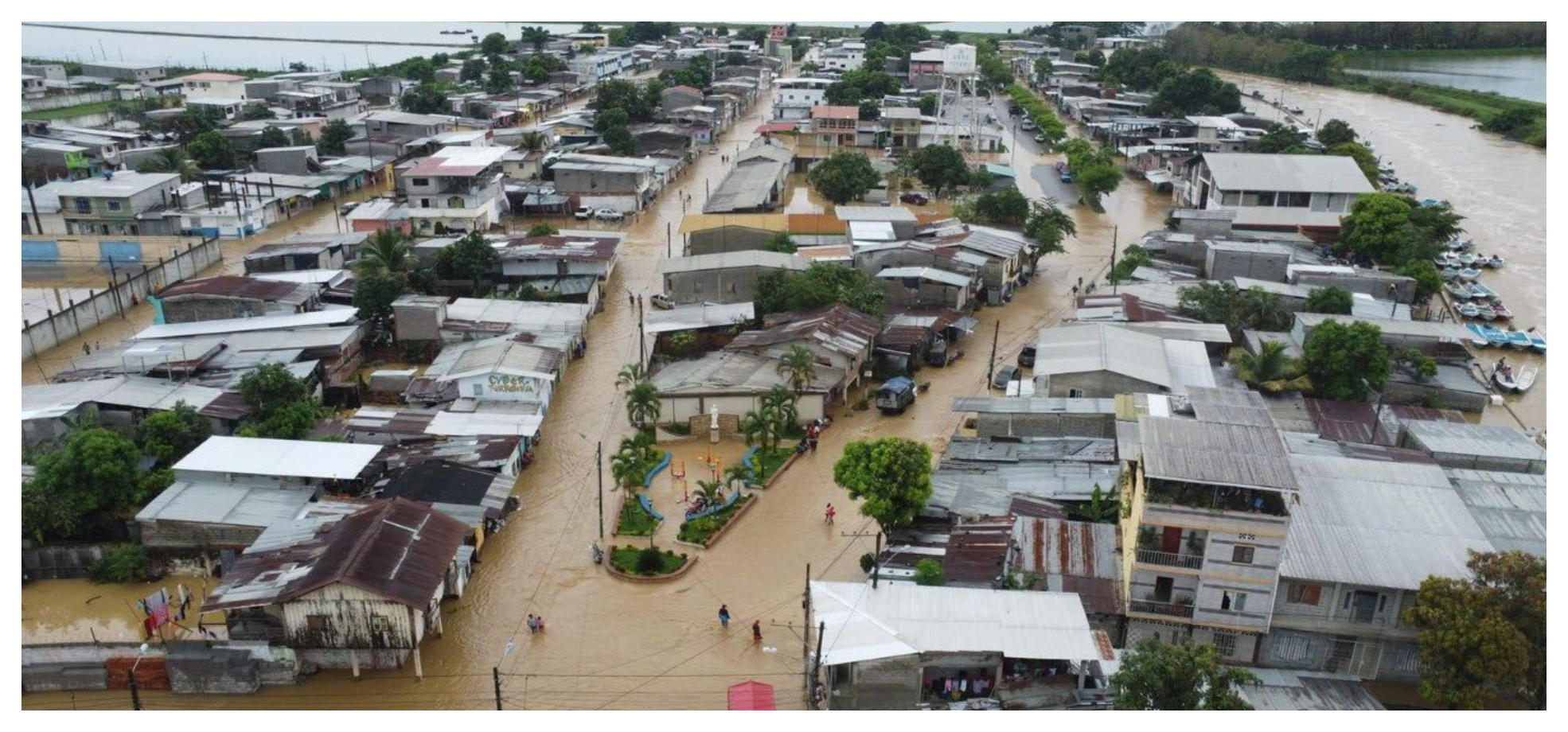 LLuvias inundan varios sectores en Guayaquil y Durán