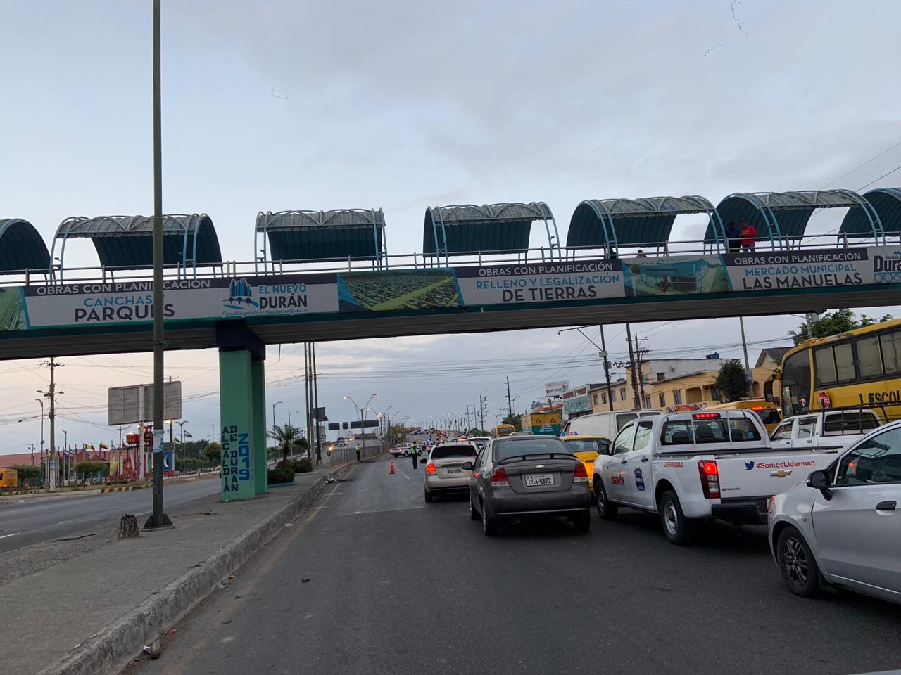 Cadáveres colgados aparecieron en puente de Durán