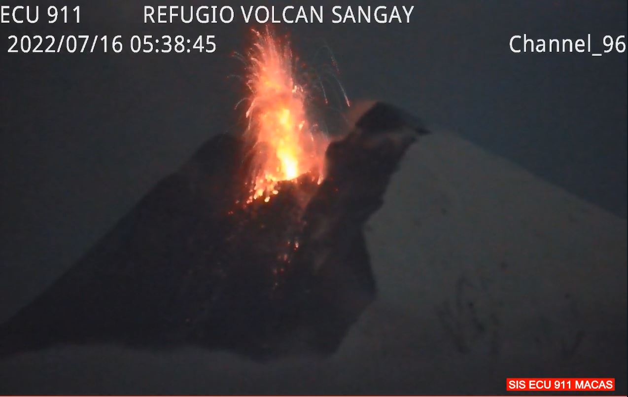 Volcán Sangay genera 720 explosiones y 24 sismos en un día